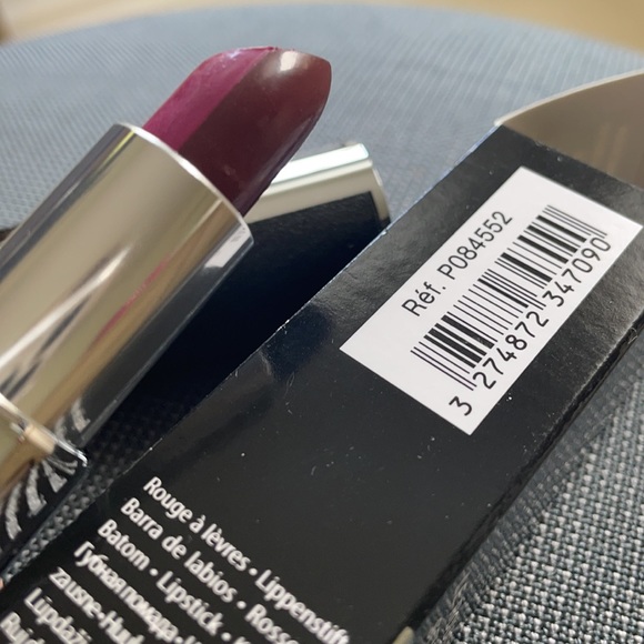 *NEW* Two - Tone Lipstick - Picture 3 of 3